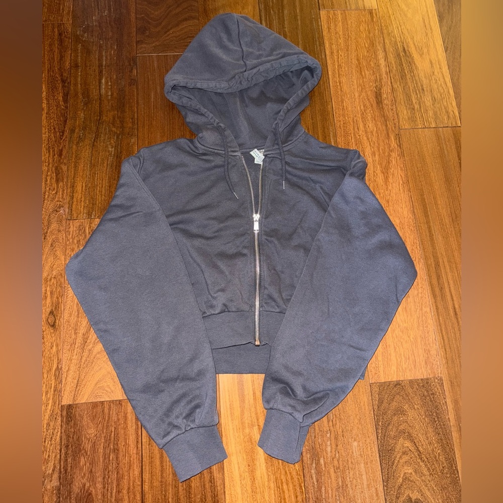 H&M Gray Cropped Zip-Up Hoodie